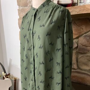 FADED GLORY LONG SLEEVED SILKY BUTTON DOWN BLOUSE / SZ M ( 8-10 )